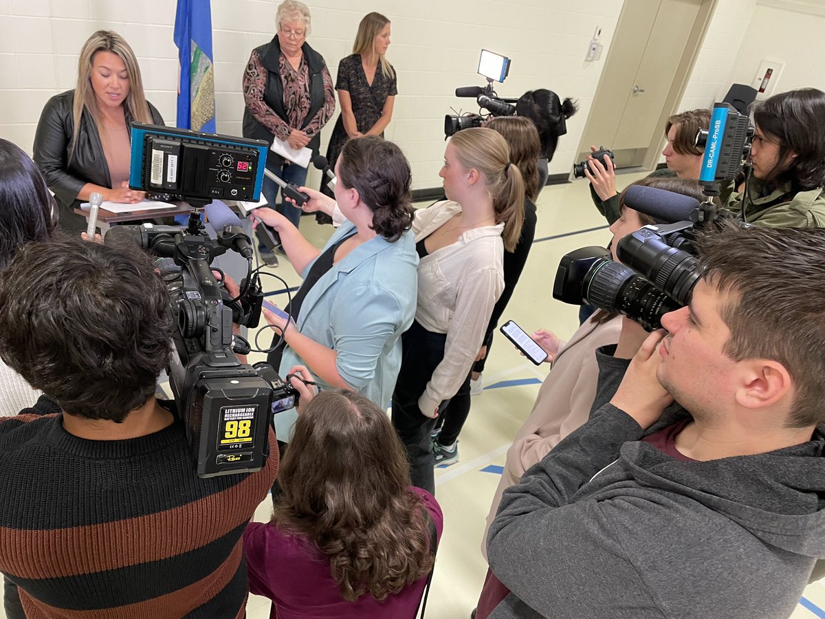 hodgsonkr's tweet photo. Thanks to @willowcreek26, @TownofNanton, @ClaresholmTown, @FortMacleodLive and all the organizers, councillors and emergency response folks for a great mock disaster event today. The @LethCollege Digital Communications and Media program thanks you! #yql #lethbridge https://t.co/JcUjqSLvAS