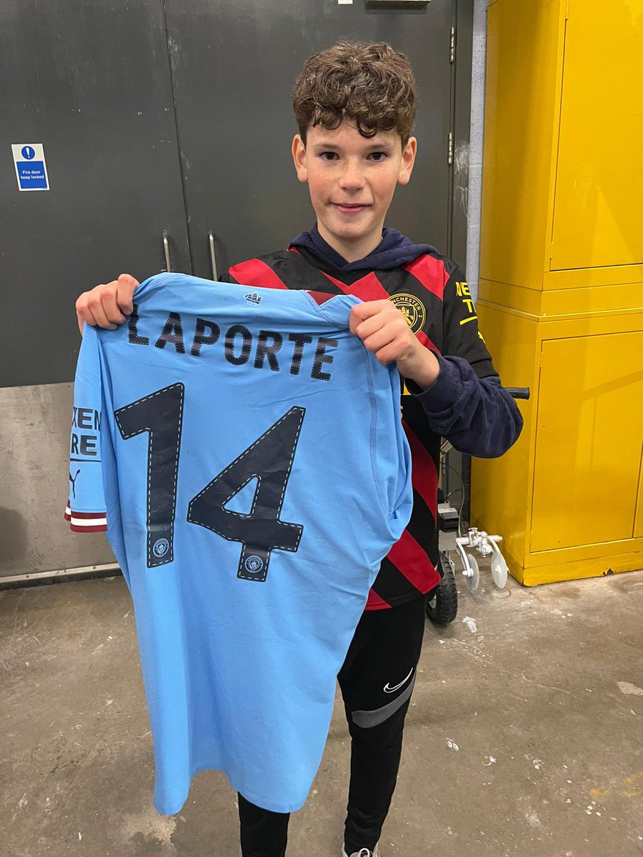 andrewford11's tweet photo. Disgusting behaviour from @ManCity  ground staff not letting my mates son keep @Laporte match shirt after he gave him it at full time, wee mans gutted! RT! #ManchesterCity #ManCity https://t.co/zI4hQy2Ulu