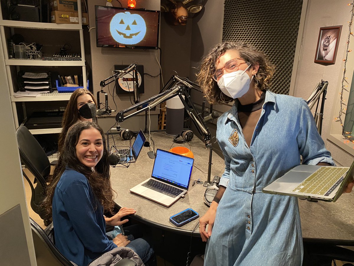 GwynneFitz's tweet photo. In the studio today at @newmarkjschool with radio journos of the future learning about newscasts! https://t.co/FmSNXWtm1x
