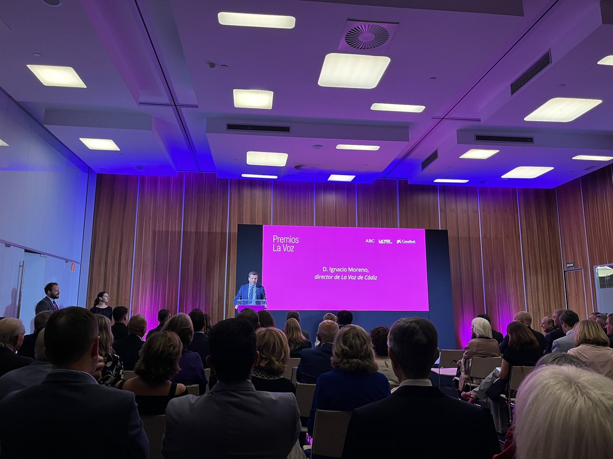 love_bodas's tweet image. Hoy toca entrega de premios @LaVozdeCadiz @IgnacioMorenoB 

#LaVoz #Cádiz #eventos #premios