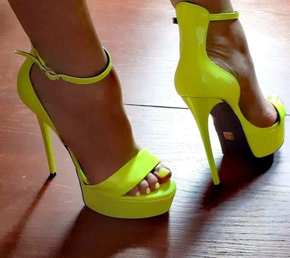 High Heels tweet media