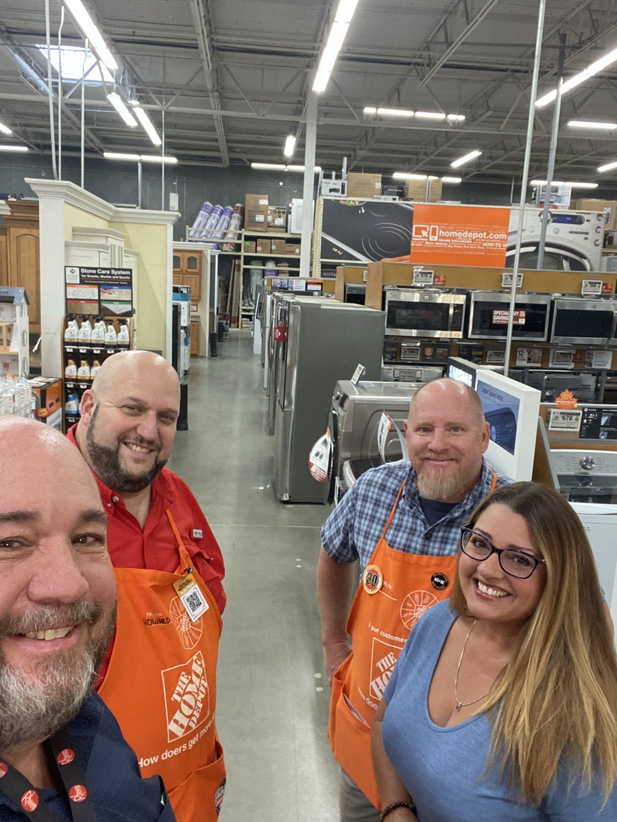 BynumSons's tweet photo. Its a beautiful day @THD1764 for our Roadshow,preforming over 600PK’s for Dist 235 in services🤯 LOVE ❤️ being with our service providers&amp;our associates,Let’s finish this 2nd half with a 💥 @howardforman @philp_scott @LAPortelli @PadmaJayHD @jtrieves @SteinAaron @AlexTMccallum https://t.co/J57BJvakZ0