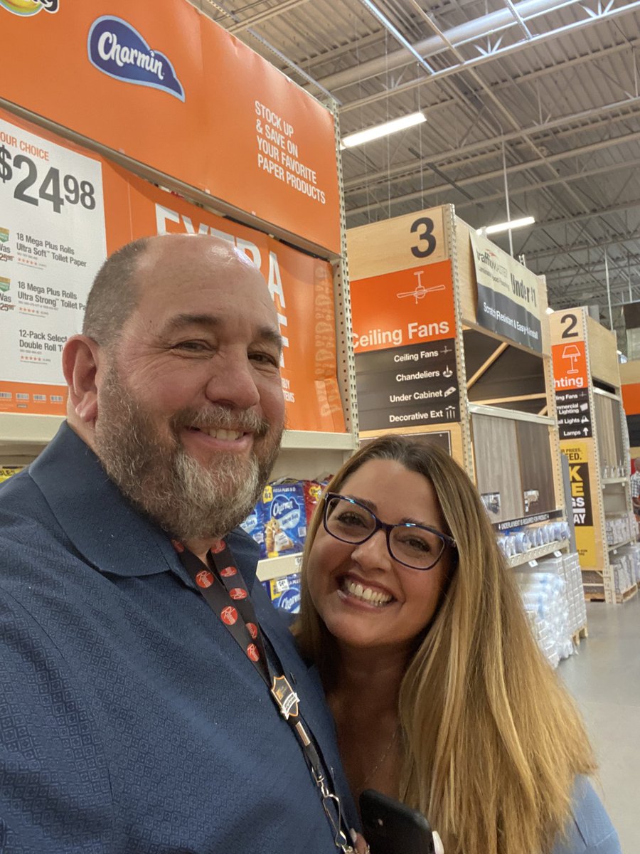 BynumSons's tweet photo. Its a beautiful day @THD1764 for our Roadshow,preforming over 600PK’s for Dist 235 in services🤯 LOVE ❤️ being with our service providers&amp;our associates,Let’s finish this 2nd half with a 💥 @howardforman @philp_scott @LAPortelli @PadmaJayHD @jtrieves @SteinAaron @AlexTMccallum https://t.co/J57BJvakZ0