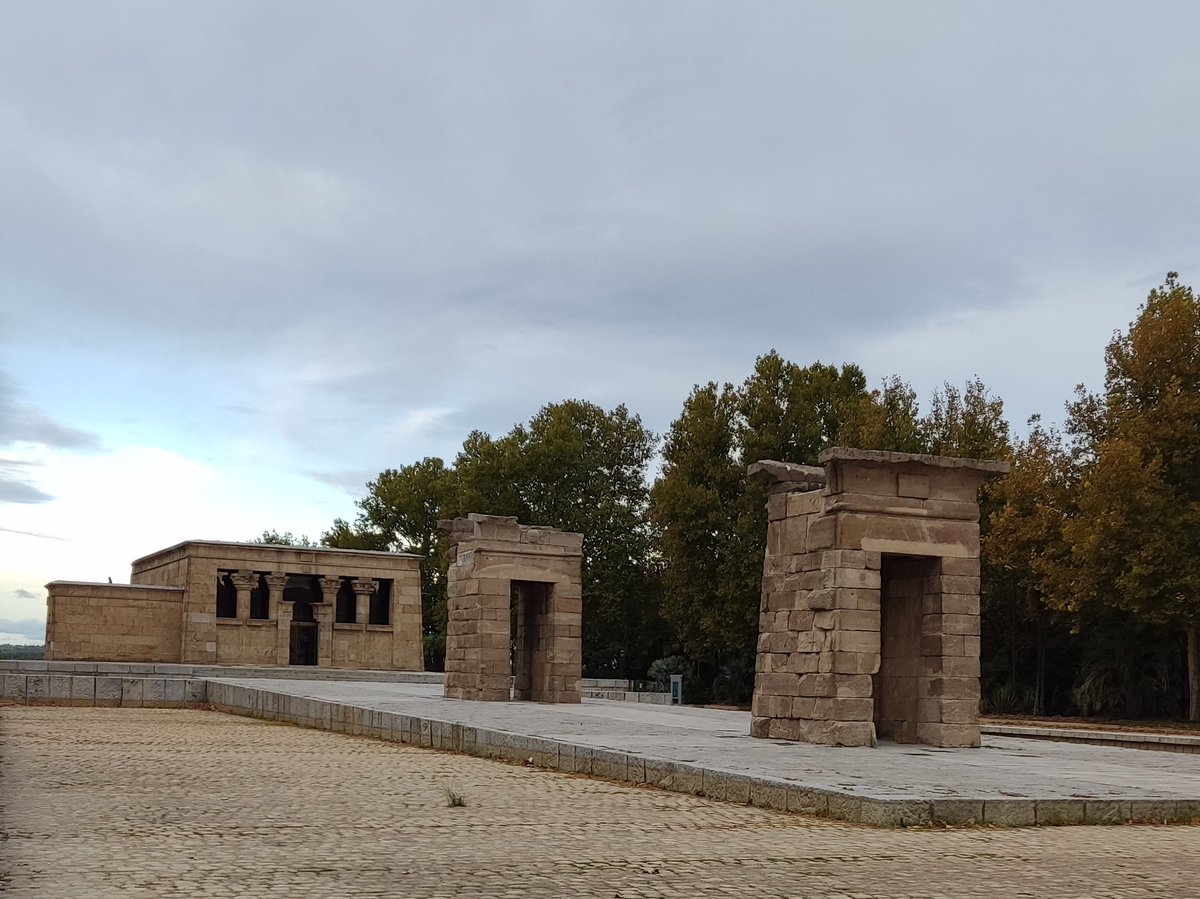 Vacll's tweet photo. El templo de Debod. Madrid. Regalo de Egipto a España. https://t.co/Hoh7y9is7A