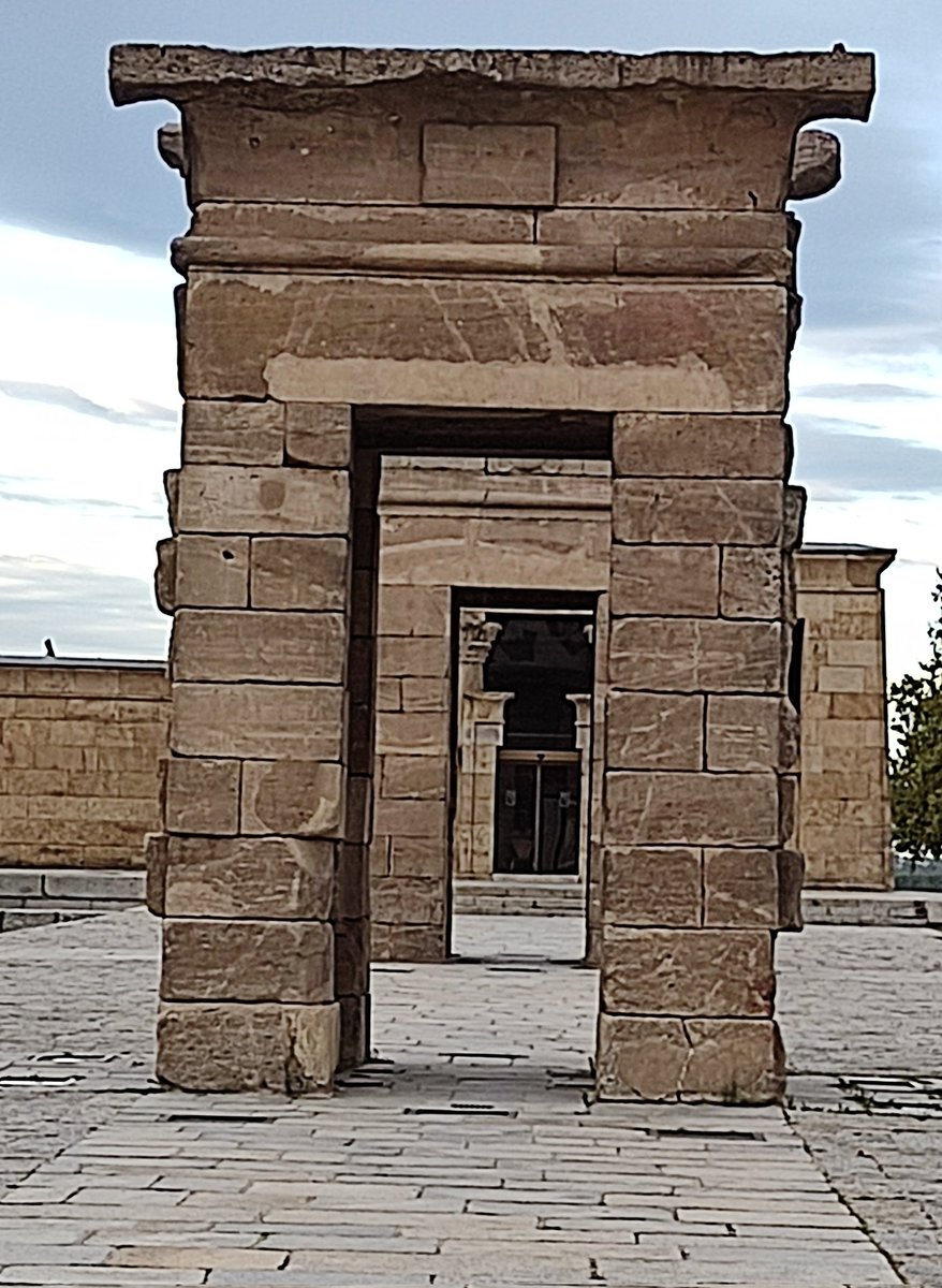 Vacll's tweet photo. El templo de Debod. Madrid. Regalo de Egipto a España. https://t.co/Hoh7y9is7A