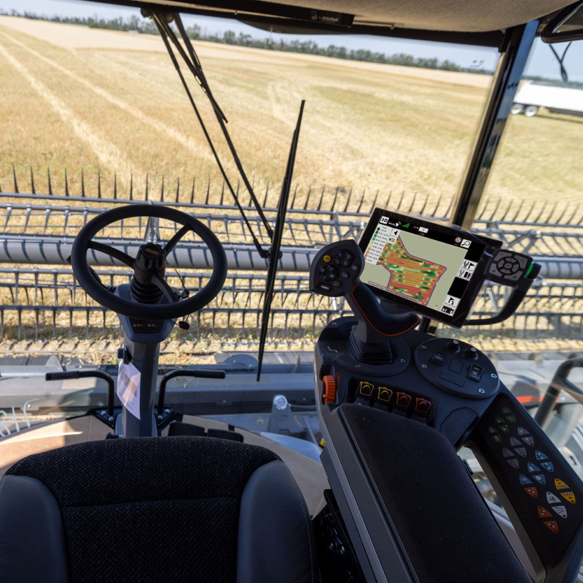 AgEquipment's tweet photo. The Gleaner S9 series of combines allows you to see your yield how you want to see it – with two different options for yield monitoring systems. With live yield mapping on the Tyton terminal from both options, you're able to see it as it happens. https://t.co/I4T5QIsOsx