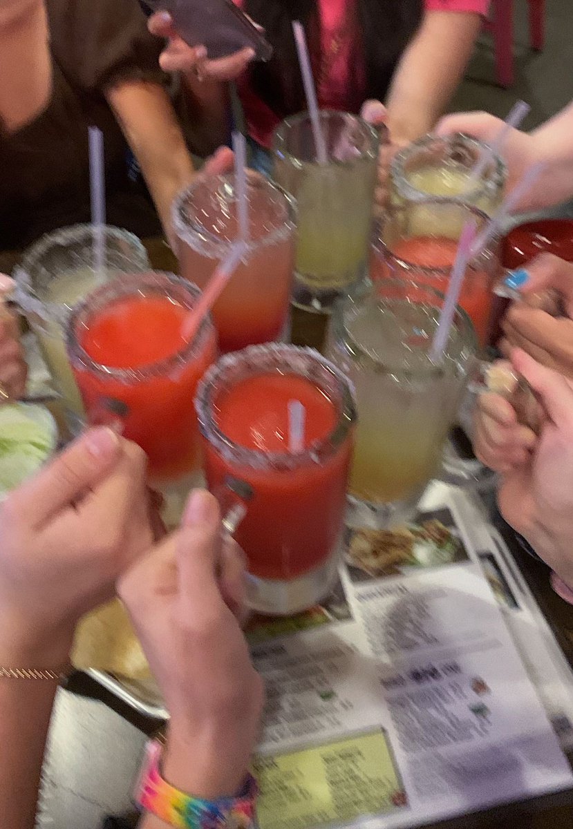 dukednsfa's tweet photo. At @Bottlecap_Alley the gang can't help but get back together! Start an early weekend with their $3 margaritas! #BigTimeFun @Ghanem_Elhersh #MCOM_3351 https://t.co/I4Ck45mRUn