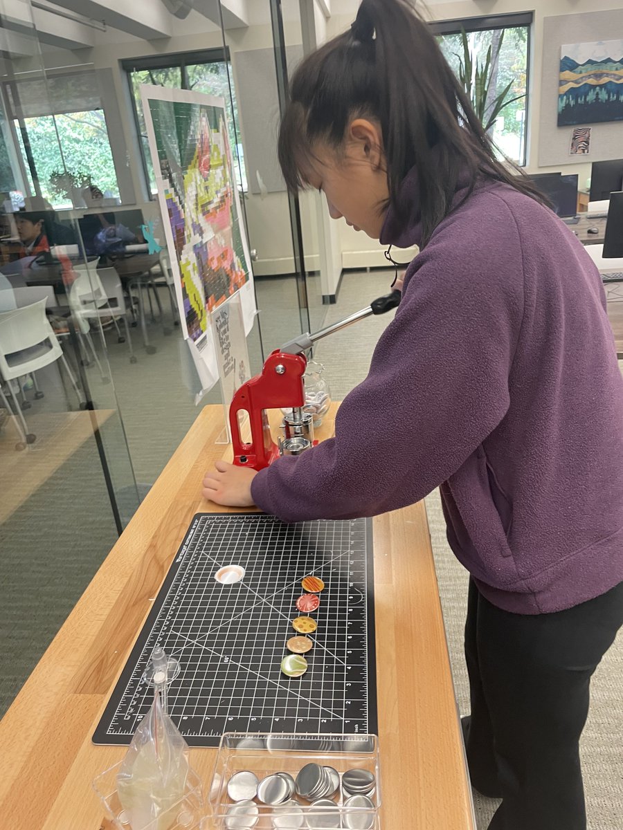 LFAcad's tweet photo. On Wednesday, students gathered in the Media Commons to participate in the Make-N-Take button-making event hosted by #imakestuff Club. In this fun stress-relieving activity, students were encouraged to create buttons with positive messages to hand out to friends. https://t.co/xttTXtvh8G
