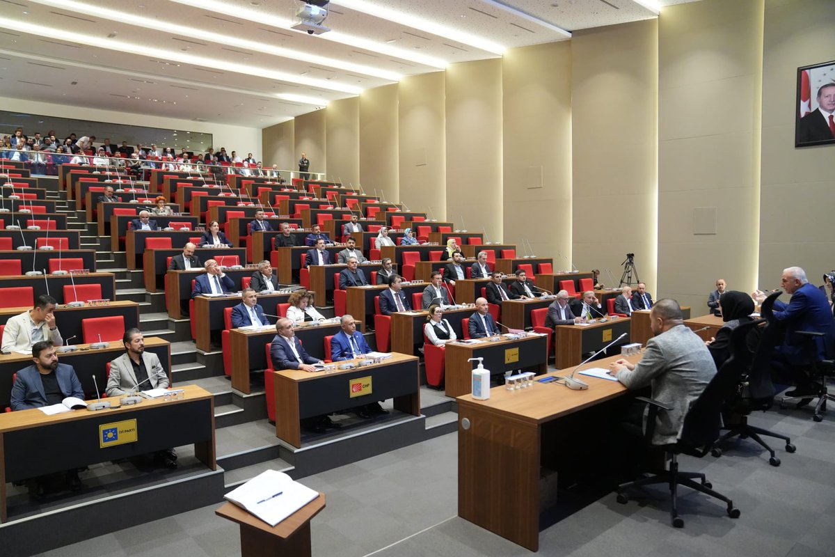 Belediye meclisimizin Ekim ayı olağan toplantısına katıldık.

Belediyemizin, Ümraniye'mize kazandırdığı proje ve hizmetlerin sunumunu yapıp, geleceğe dair hedeflerimizi paylaştığımız bütçe görüşmelerinde kabul oyu kullanarak destek veren tüm meclis üyelerimize teşekkür ediyorum