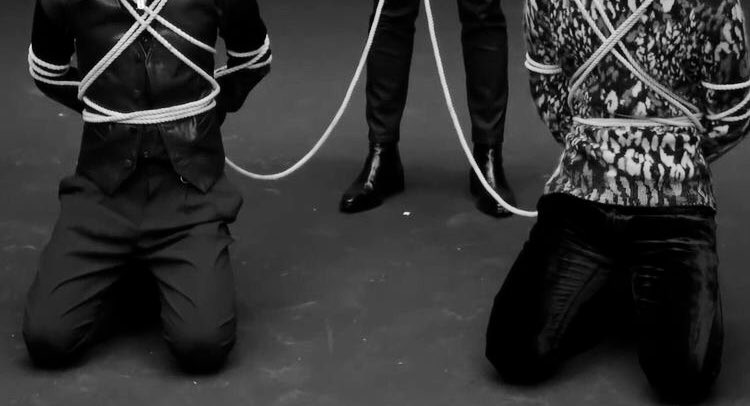 SASarahsunshine's tweet photo. #NSFW #SpaceCannibals #PolyGram #MurderPoly #HEU #Hannibal Not sure which poly couple this would be best, but my first instinct was Hannibal holding the leashes to his gorgeous, brilliant, submissive boys (Will & Adam)โค๏ธ Could also be Bobby, or Will holding Han & Nigelโs leashes https://t.co/OluIic4GP8