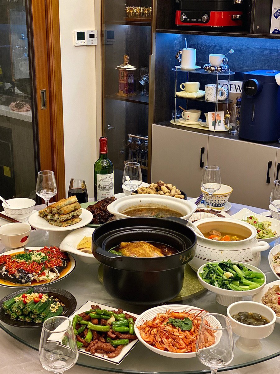 PowelliXavier's tweet photo. Family dinner https://t.co/25x4QjKuf2