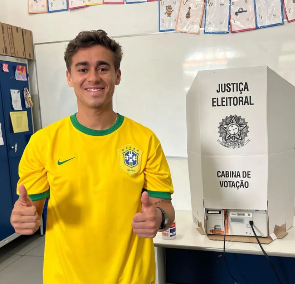 poptime's tweet photo. Mesmo sendo eleito como Deputado Federal em Minas Gerais através das urnas eletrônicas, Nikolas Ferreira NÃO acredita no resultado delas! https://t.co/ffm5B2LB92