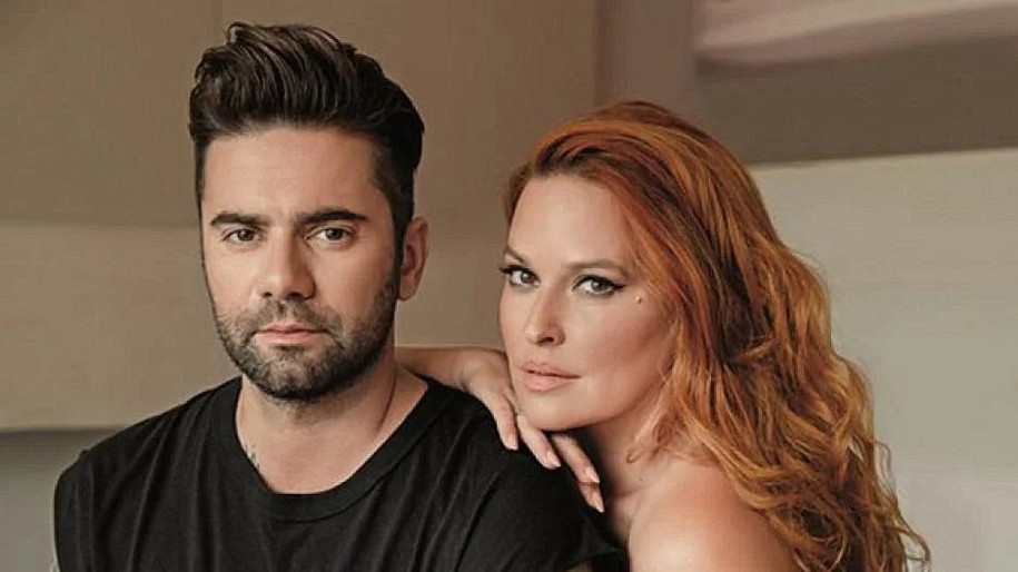 Θοδωρής Μαραντίνης-Σίσσυ Χρηστίδου: Το τραπέζι, το ψυγείο και τον καναπέ ζήτησε ο τραγουδιστής μετά τον χωρισμό - gossipstory.gr/%ce%b8%ce%bf%c…