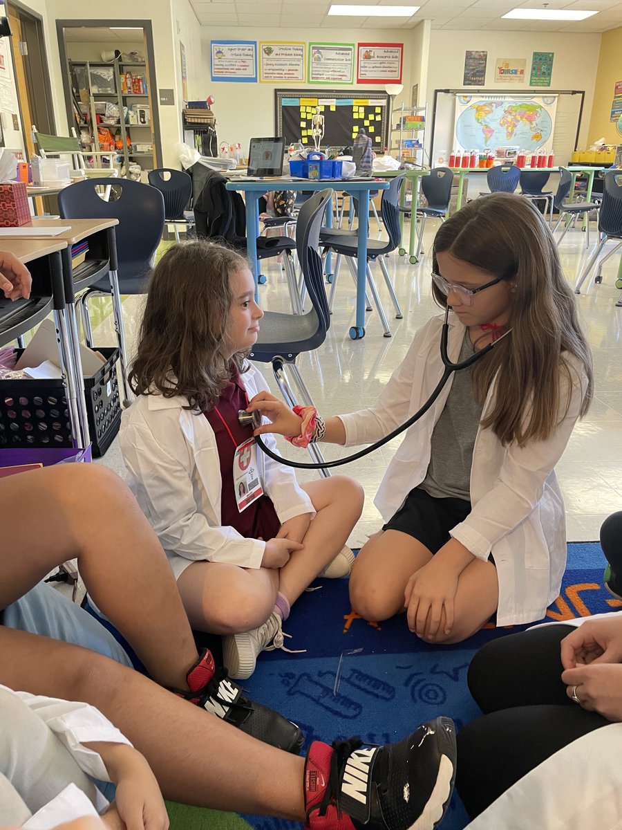 MsRubinSTEM's tweet photo. 4/5 TAG has ❤️! Busy day making blood, dissecting a 🐷❤️and receiving our white coats #minimedschool ⁦@vickerymill⁩ https://t.co/gWk5NsjI5o