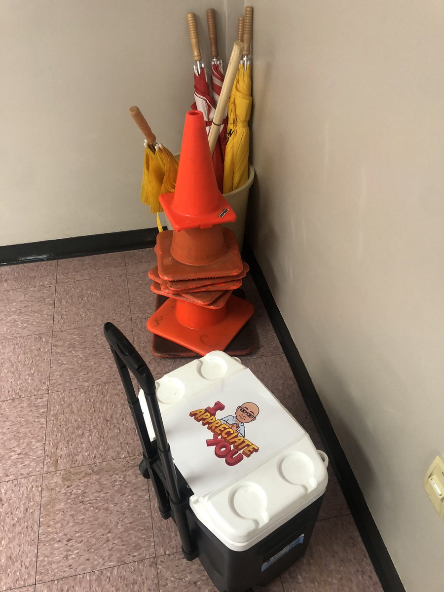 MrJustinGomez's tweet image. Showing some appreciation ❤️ for my @Cypress_Cheetah teachers at their dismissal duties! #CYPRoadTrip