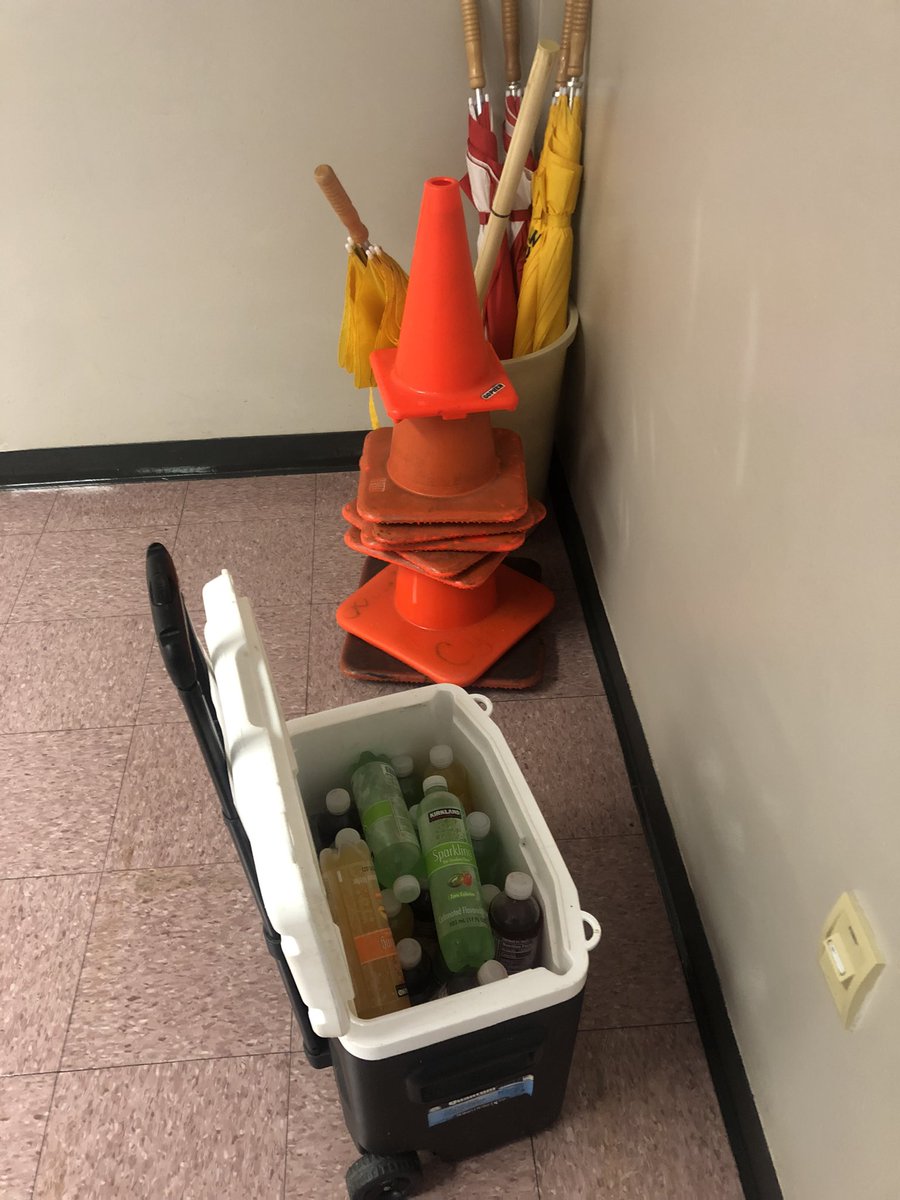 MrJustinGomez's tweet image. Showing some appreciation ❤️ for my @Cypress_Cheetah teachers at their dismissal duties! #CYPRoadTrip