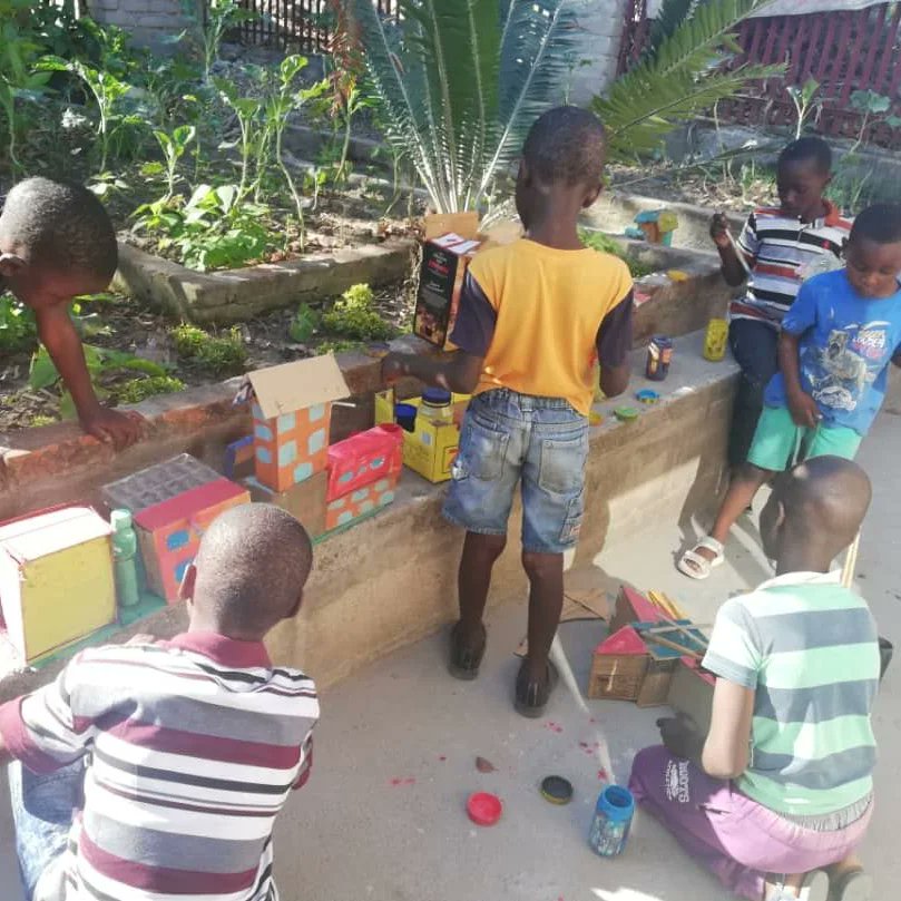 Not all heroes wear bow ties! Our #ZimbowtizerOfTheMonth for August was Cynthia Jaricha.

She's been running Creativity Workshops for us over the last year, teaching kids in Mutare art, and taking them to local galleries to inspire them to develop their creative skills.