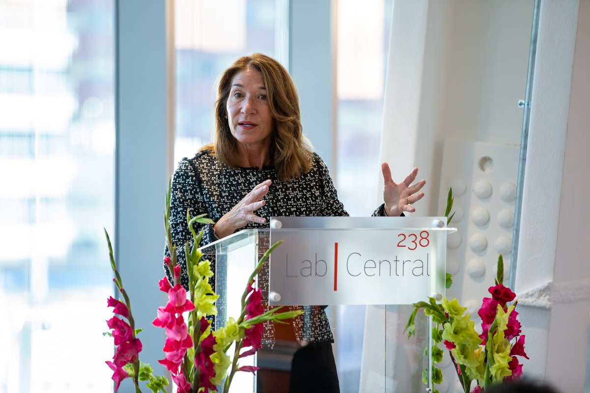 MALtGovArchive's tweet photo. Glad to celebrate the grand opening of @LabCentral 238 in Kendall Square today, which will serve as a first-of-its-kind shared laboratory space designed to operate as a launchpad for exciting new startups in the life science and biotech industries. https://t.co/7J82XBb7DG