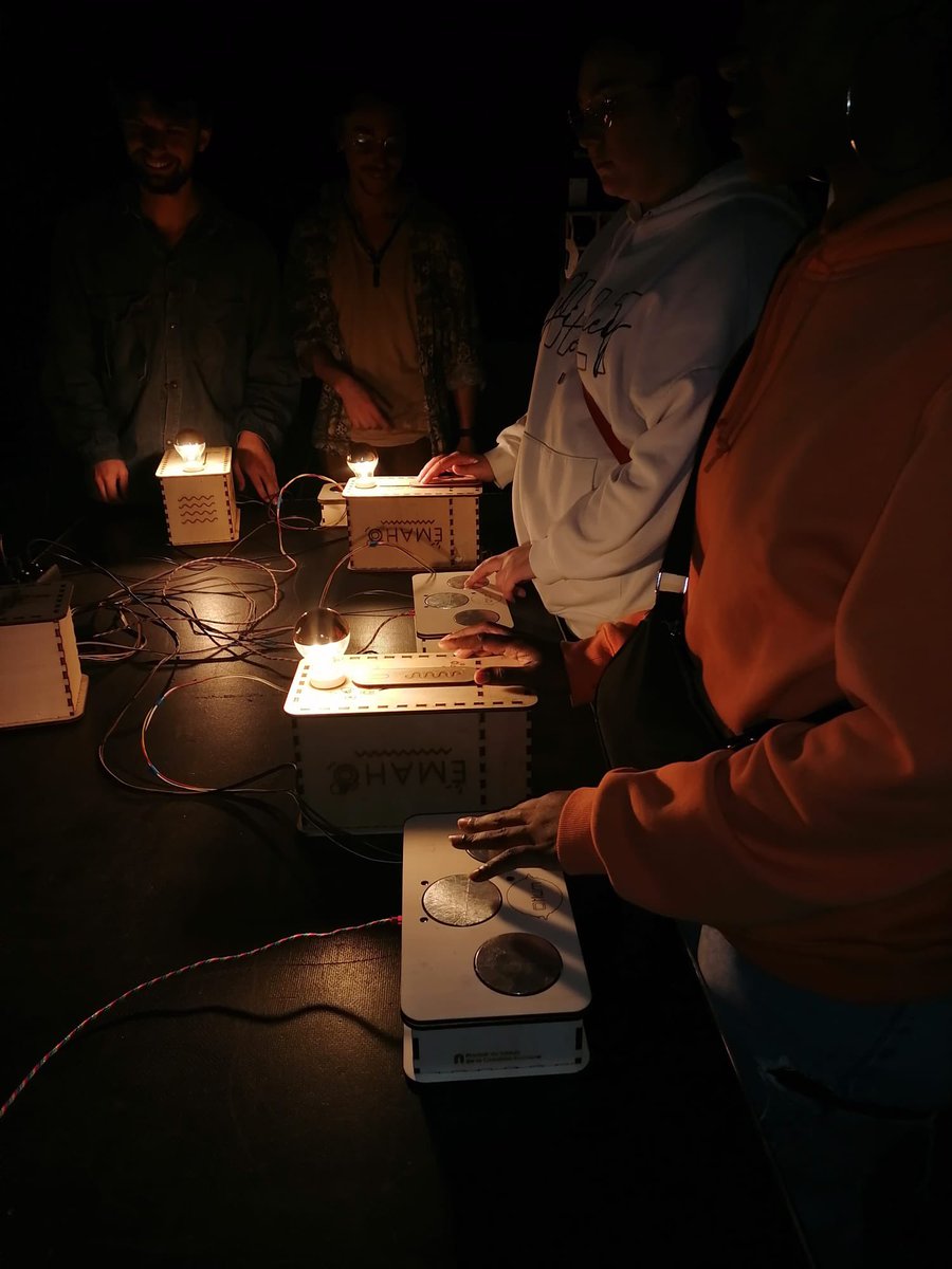 ProDelobel's tweet photo. #CEJ Prendre confiance en soi et en ses capacités créatives :quand le numérique devient musique! Atelier  @laCPublique auprès du collectif otium dans le cadre du #NAMEfestival .🙏 à @ArtPointM pour cette belle collaboration! 👍@ludes_richard @eddievanco https://t.co/rNaGL9znxt