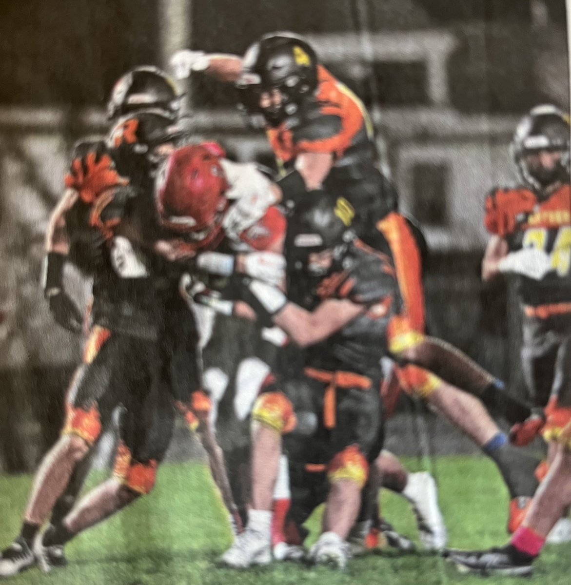 How many Raptors does it take to tackle ⁦<a href="/bradylynott/">Brady Lynott</a>⁩? #Five