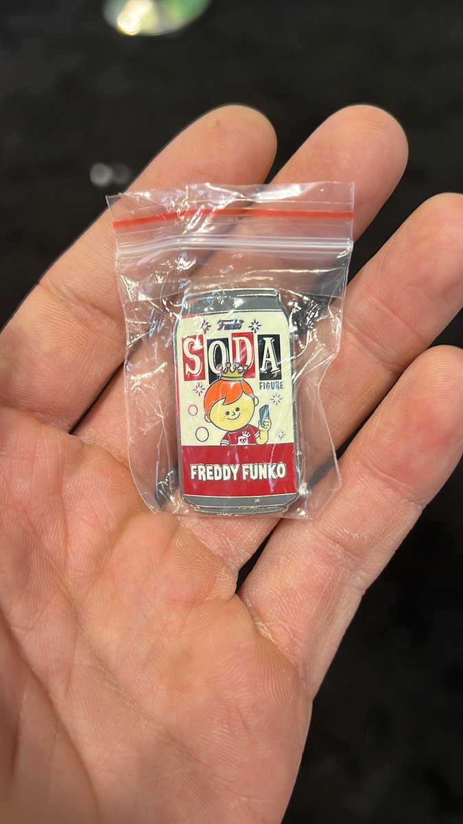 MasaPiece24's tweet photo. Couldn’t get into the Funko Booth but I met @ash_anderson24 and she was kind enough to give me a pin!! It was a pleasure!!!
#Funko #FunkoPIN #GotEm https://t.co/LrxxPghfLu