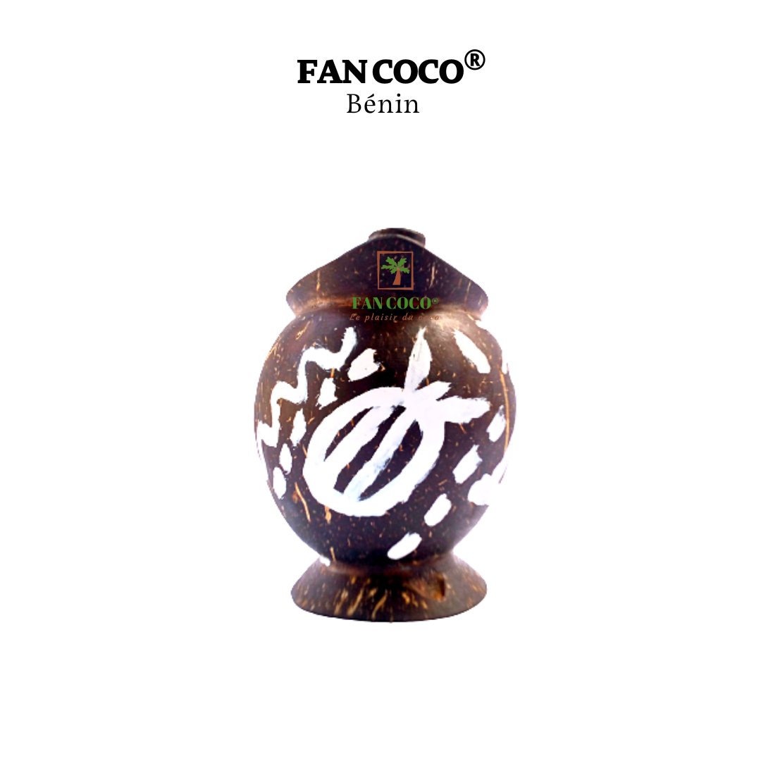 fancocobenin's tweet photo. ❤❤CARAFE en NOIX DE COCO
Création et design by FAN COCO®.
Réalisée à la main, elle est résistante et unique,et allie art et beauté. Utilisée pour servir à table de l'eau etc.Bon pour la déco.
🔴>500ml
🔵Prix 10000
+222997679729
https://t.co/NkCGKEpDVX
#brandingAfrica #fancoco https://t.co/hbvEfmLo2J