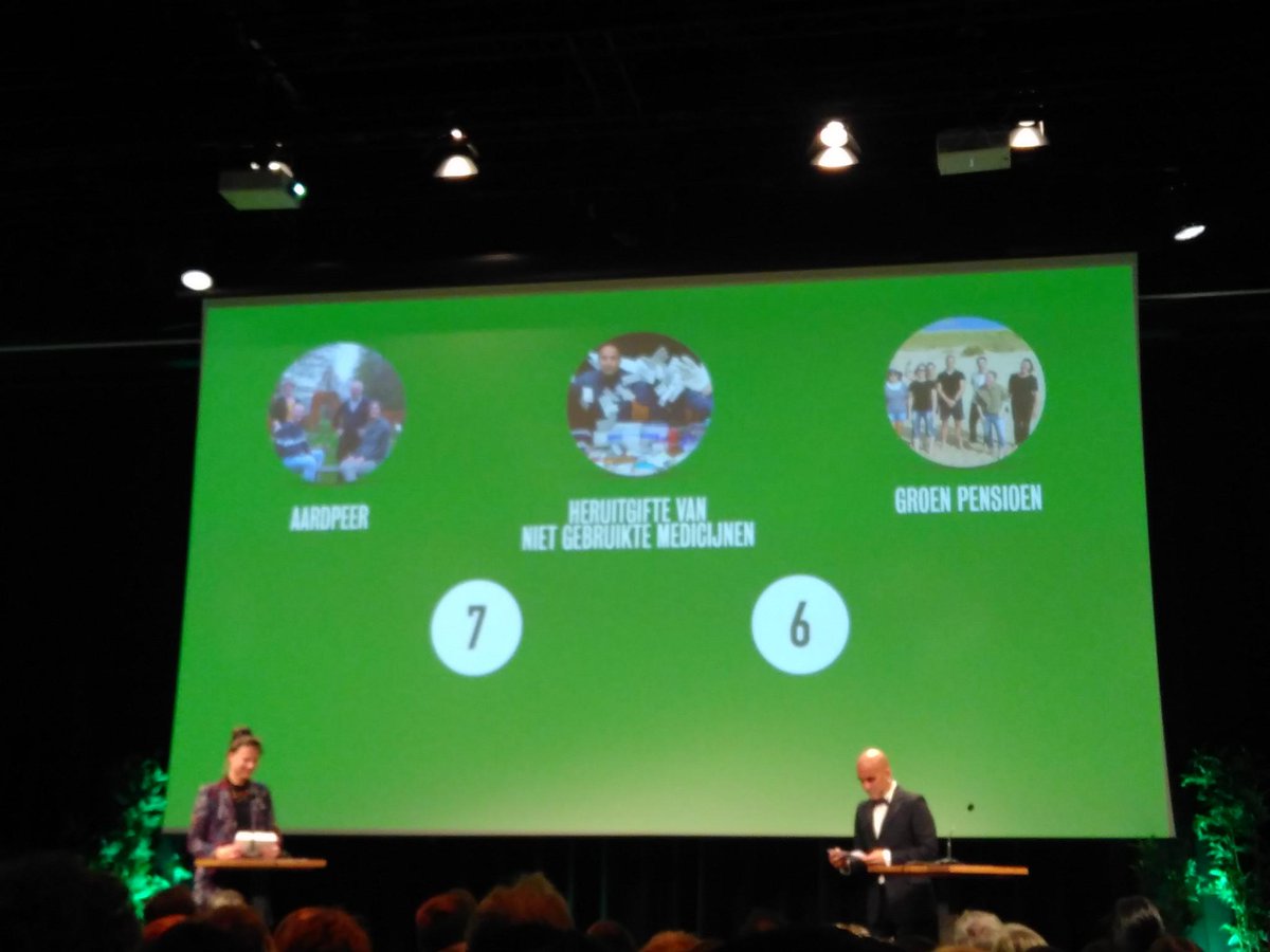 groenpensioenNL's tweet photo. Yesss!!! @marjanminnesma maakt nummer 10-6 in de #duurzame100 @TrouwGroen bekend: 🥁 we zijn nummer 8 💥🎂🥂 #burgerinitiatief #klimaatactie #divesteer 
Geweldige opsteker voor alle mensen in Nederland die willen dat hun geld wordt belegd in oplossingen klimaatcrisis ipv fossiel! https://t.co/cLAob4liQz