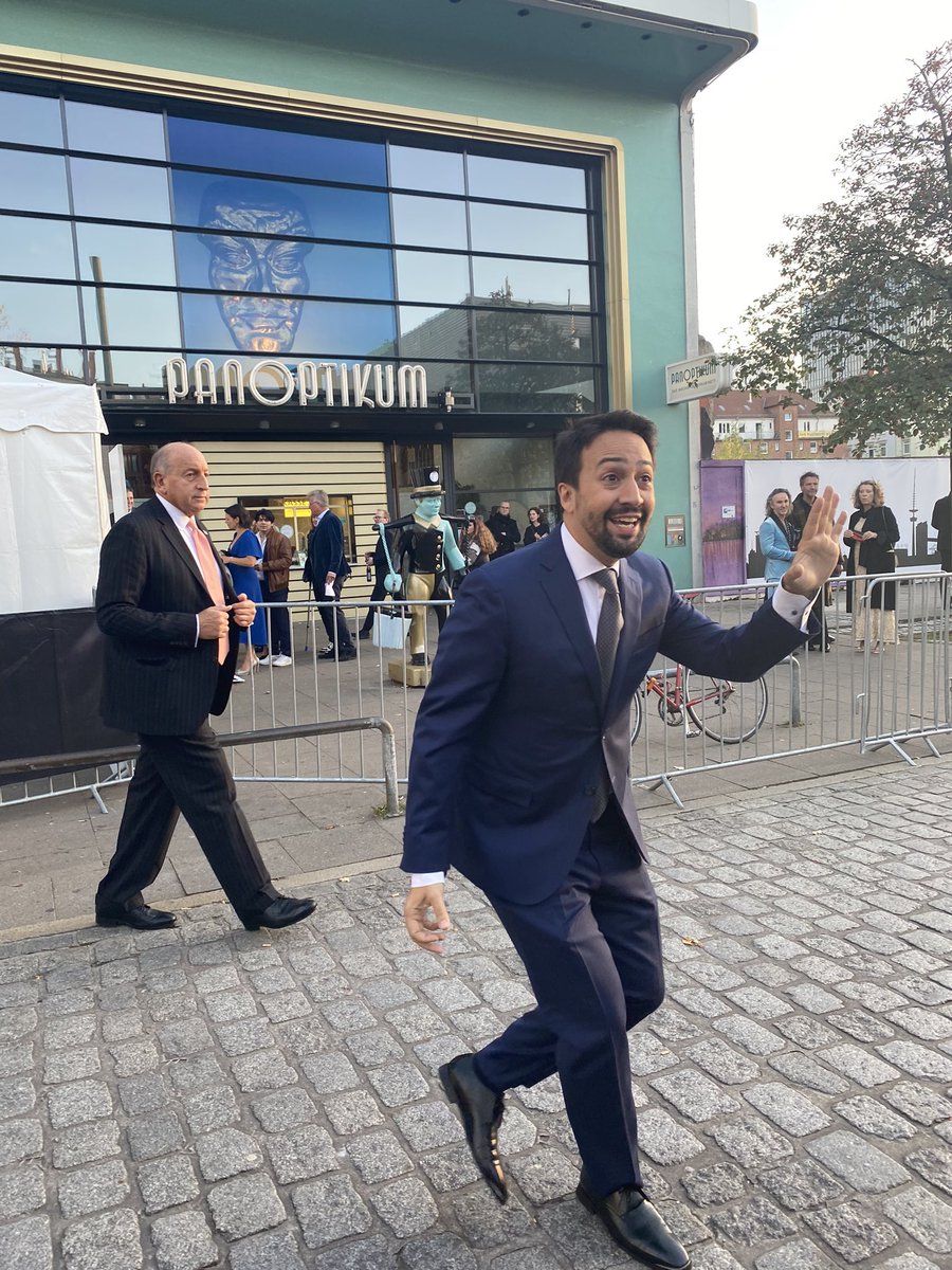 nessie_loves's tweet photo. @JulieAprilFan1 He was right in front of me 🥹 https://t.co/S1SdlQPoQP
