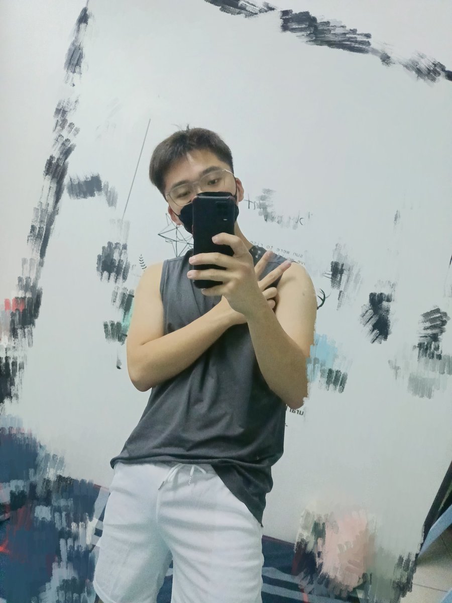 leoleon0227's tweet photo. Left or right? https://t.co/OqzPGL5VSR