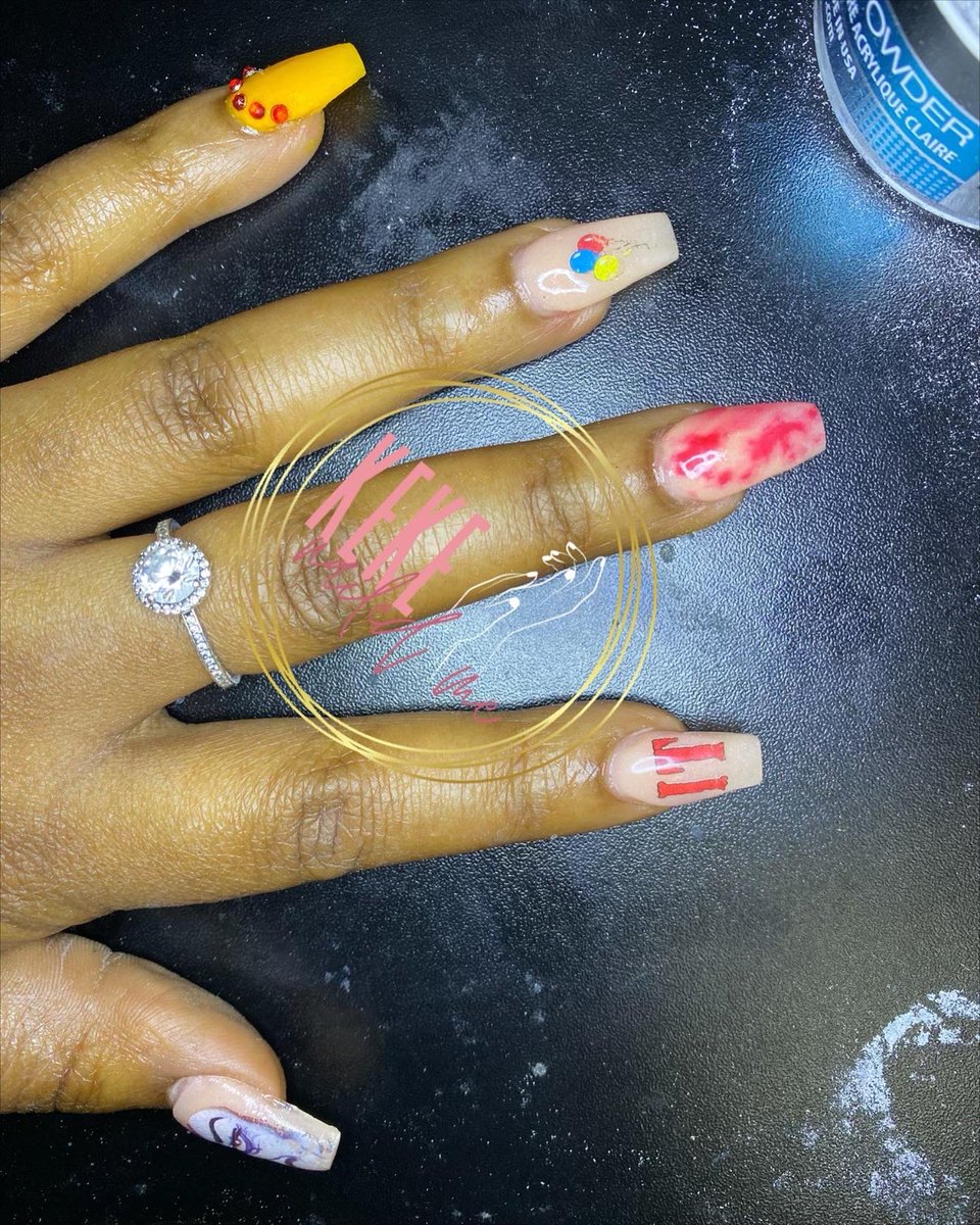 keepn_upwitkiki's tweet photo. #Then vs #Now yea I’ve definitely came a long way lol🤡🎈 #ITGirl #ASUTwitter #kekenailedme #pressons #itnails #halloweennails https://t.co/M7Qe9Uxx29