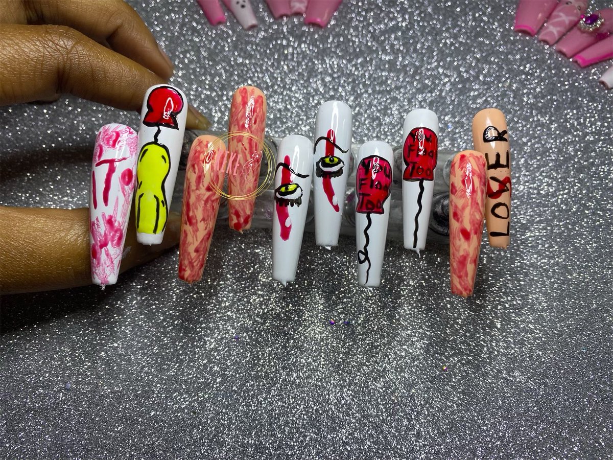 keepn_upwitkiki's tweet photo. #Then vs #Now yea I’ve definitely came a long way lol🤡🎈 #ITGirl #ASUTwitter #kekenailedme #pressons #itnails #halloweennails https://t.co/M7Qe9Uxx29