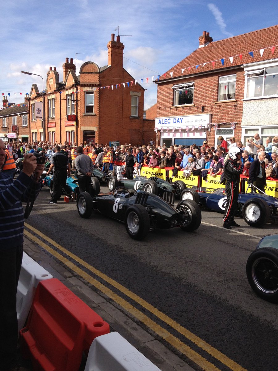 char_hallow's tweet photo. @BourneMotorClub https://t.co/y0vnZywEoM