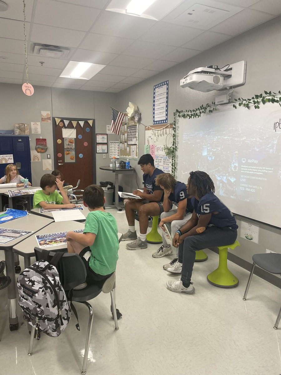 thecadecrew's tweet photo. Thank you @JagFootball for coming to read to us today! The kiddos loved it! 
#FMJagsAFL https://t.co/TPz4arSKeZ