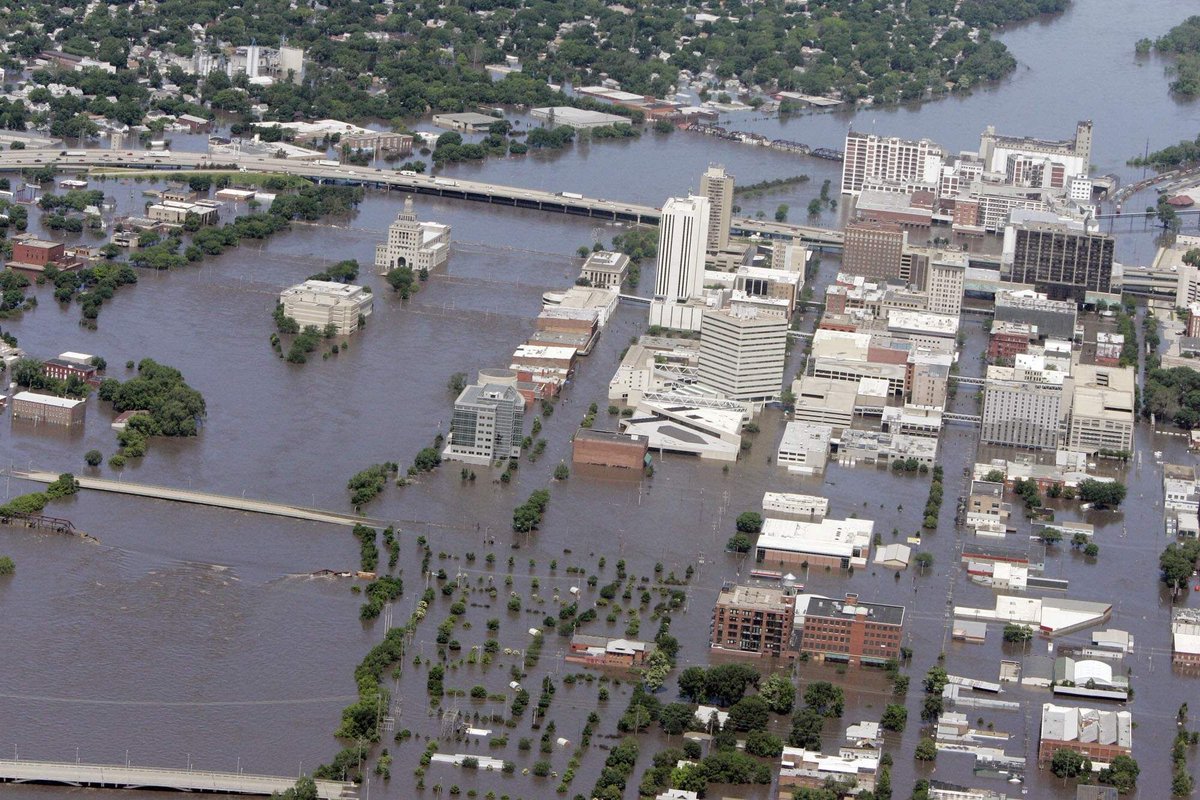 More from WHEN IT RAINS ☔️ We answer your Qs about increased rain and flooding: investigatemidwest.org/2022/10/05/whe…  

How our team reported this series: investigatemidwest.org/2022/10/05/whe… 

Editors - you can run this series, right now, for free. DM or email info@agwaterdesk.org. / 📸 <a href="/gazettedotcom/">The Gazette</a>