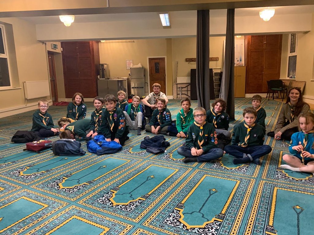20thWorcester's tweet photo. Working towards our World Faith Badge with a visit to our local mosque π #skillsforlife #mighty20th https://t.co/mtJvvjZvzA