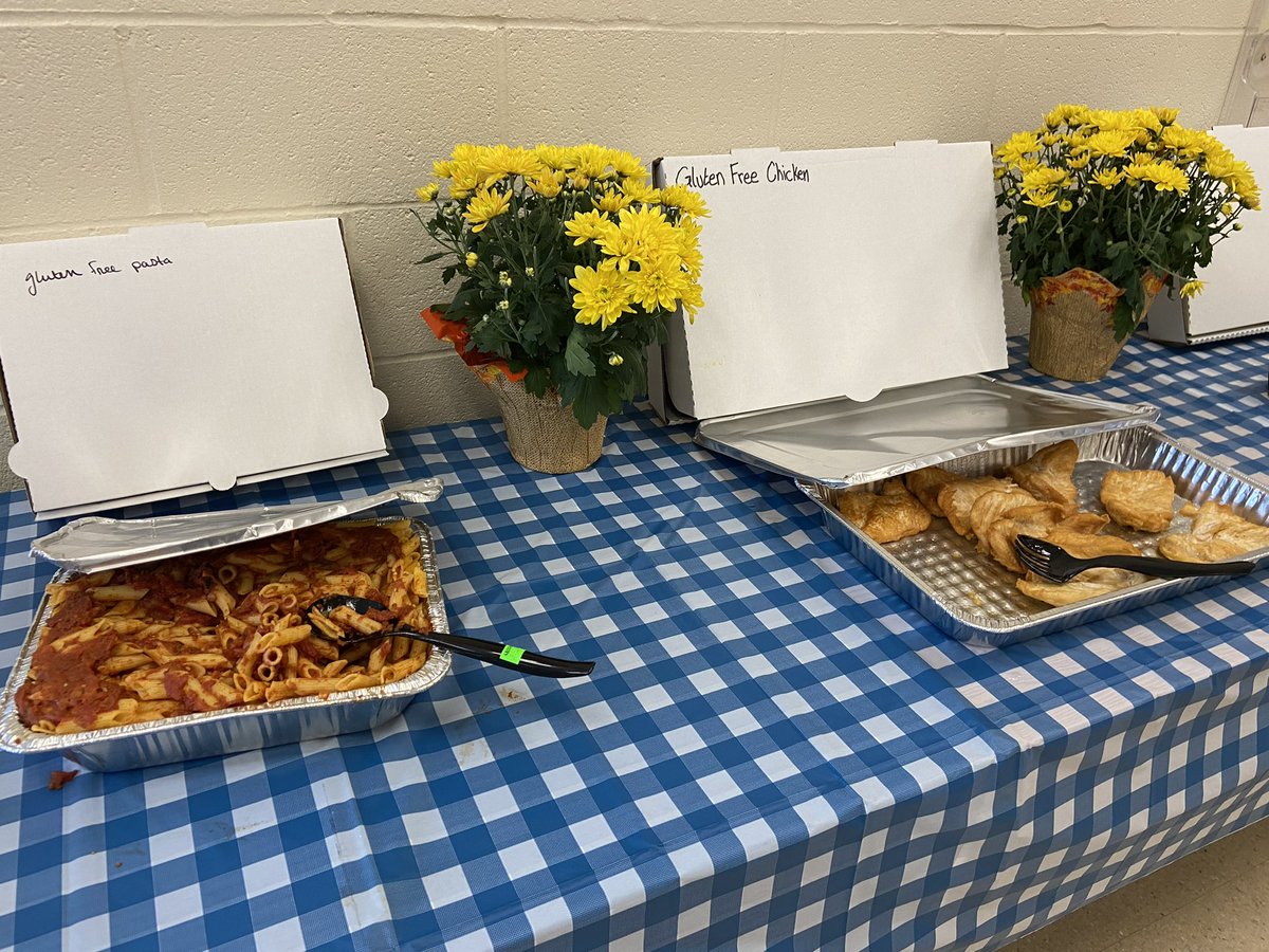 KenstonKHSPTO's tweet photo. Ding ding ding 🔔 dinner is served. Thanks Sirnas for the wonderful options. https://t.co/k3rW2gFdBP