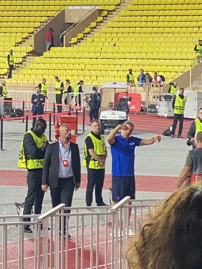 yagmurdalmzz's tweet photo. maç sonu trabzonspor taraftarından özür dilemiş senin suçun yok hocam türk hakemler yoktu maçta…
#MONvTS https://t.co/MNY5TVWuMD