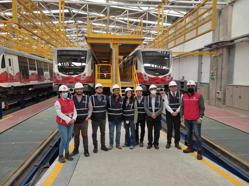 OperadorCenace's tweet photo. 📍[Hoy] Mgs. Javier Medina, Director Ejecutivo del @OperadorCenace en el marco de la continuidad del convenio interinstitucional con EP Metropolitana Metro de Quito, realizó una visita técnica a la Subestación de Tracción y Material Rodante del @MetrodeQuito en #Quitumbe 🚇. https://t.co/ELrDbTCOI3