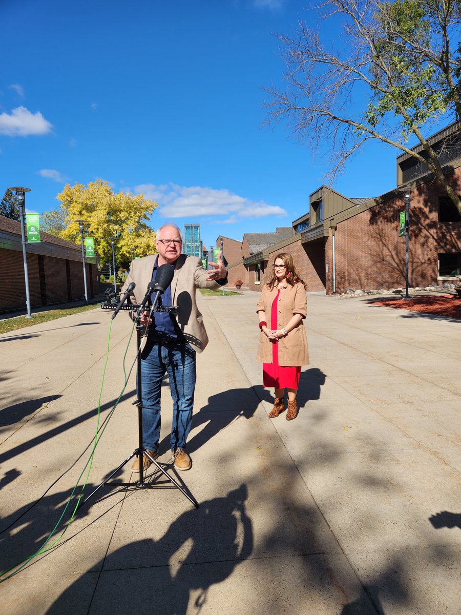 InverHillsCC's tweet photo. This afternoon, @GovTimWalz &amp; @LtGovFlanagan visited the Inver Hills campus to hold a press conference on the Direct Admissions program and the importance of lowering barriers to pursuing higher education. https://t.co/PTSTV2IdmF 
@MinnStateEdu @HigherEdWendy @PresidentBerndt https://t.co/0xaInITrzm