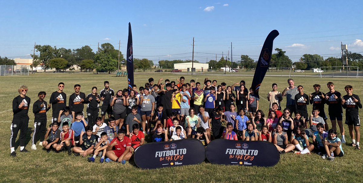 Update: Yesterday our U17s went to Dean Middle School for ‘Futbolito in the city’ This is week 1 of a 5 week program to give kids an opportunity to advance their soccer skills and enjoy ⚽️ as a positive and healthy activity to do outside of school. #KeepDeveloping