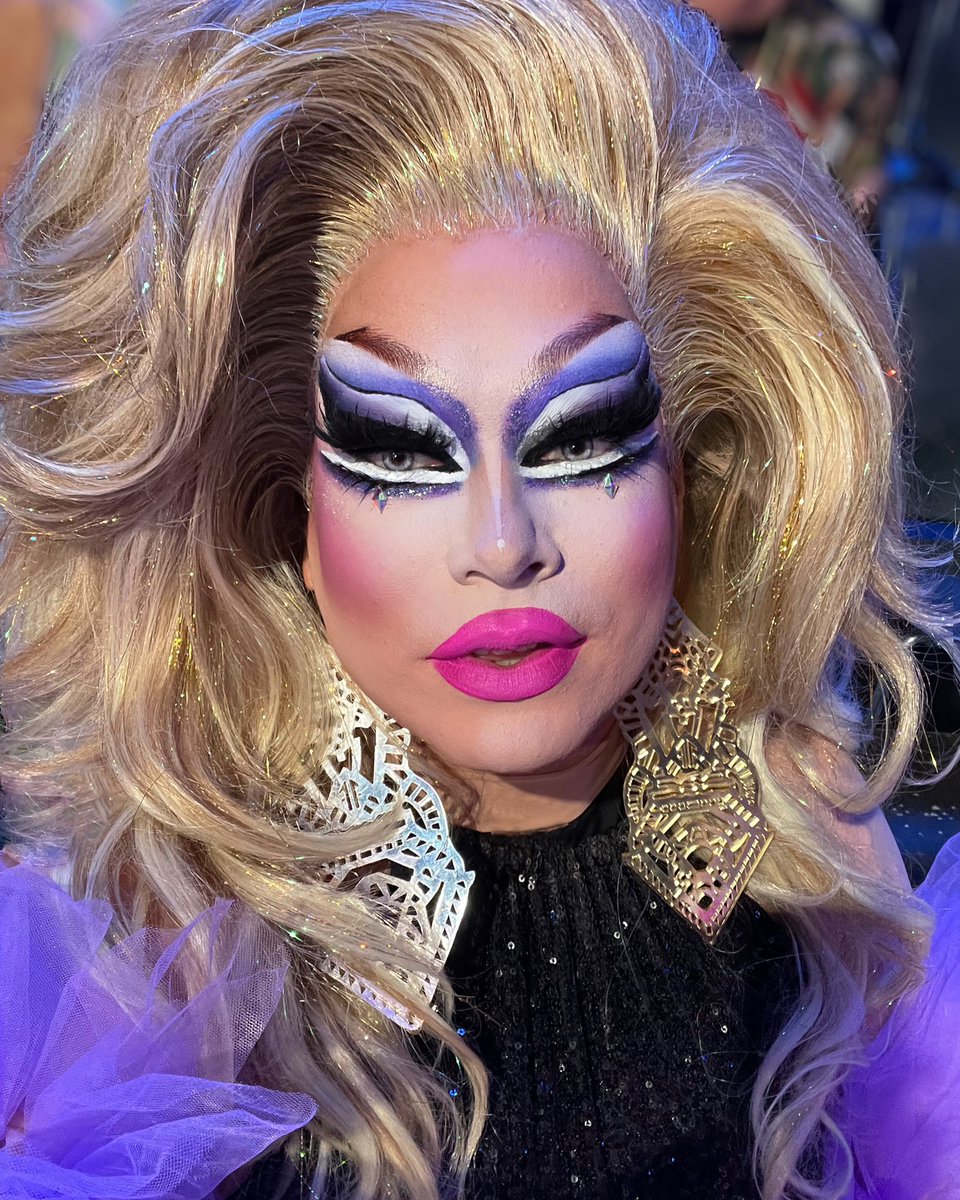 Hello it’s me a natural woman with no damned  makeup at all ready for the weekend! 

#Customhairline #Tinselhair #dragmakeup #halloweenmakeup #drageye #draglashes #bigearrings #tulle #tulledress #sequins #dramaticmakeup #glittermakeup #pinklips #trixiecosmetics