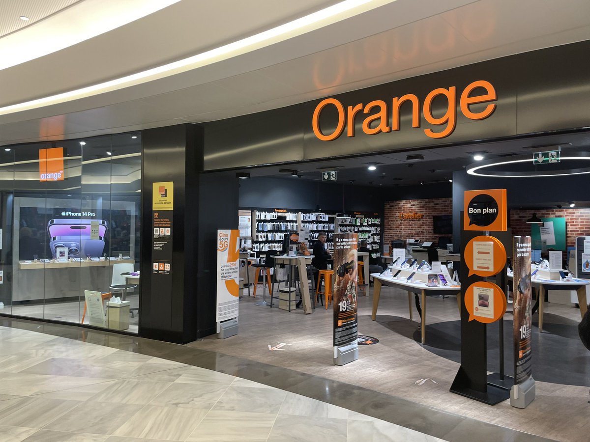 Olivier Mast (@olivier_mast) on Twitter photo Quelle joie de retrouver les équipes techniques et commerciales d <a href="/OrangeBFC/">Orange Bourgogne Franche-Comté</a> . Expertise , culture client , engagement toujours au rdv. Et n oubliez pas de visiter nos deux magnifiques boutiques de DIjon Toison d Or et Liberté <a href="/LudovicGuilcher/">Ludovic Guilcher</a> <a href="/croquancourt/">Corinne Roquancourt</a> <a href="/reynalddhainaut/">reynald dhainaut</a> Quelle joie de retrouver les équipes techniques et commerciales d <a href="/OrangeBFC/">Orange Bourgogne Franche-Comté</a> . Expertise , culture client , engagement toujours au rdv. Et n oubliez pas de visiter nos deux magnifiques boutiques de DIjon Toison d Or et Liberté <a href="/LudovicGuilcher/">Ludovic Guilcher</a> <a href="/croquancourt/">Corinne Roquancourt</a> <a href="/reynalddhainaut/">reynald dhainaut</a>