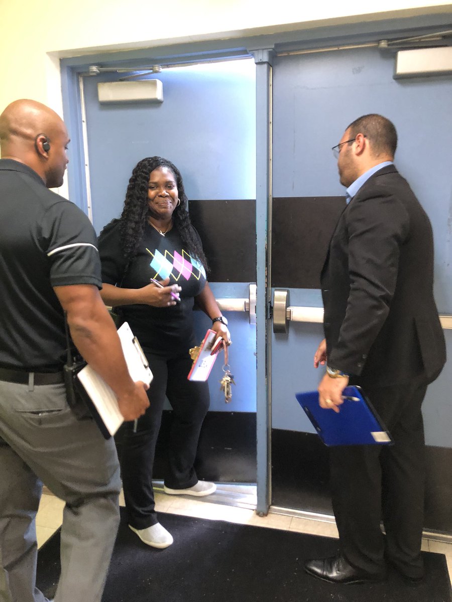 ReadingLady2025's tweet photo. Ms. Armand and her administrative team from @ndthunderbirds visiting classrooms and seeing their students engaged. @lisagarcia_lisa @trydiggs @MDCPSDAS @MDCPSNorth https://t.co/rGydK16v67