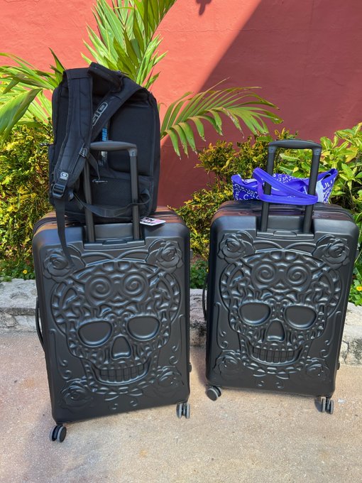 And we are off! Thank you to Brad Armstrong for our kickass luggage! https://t.co/ey4bN8PAOQ