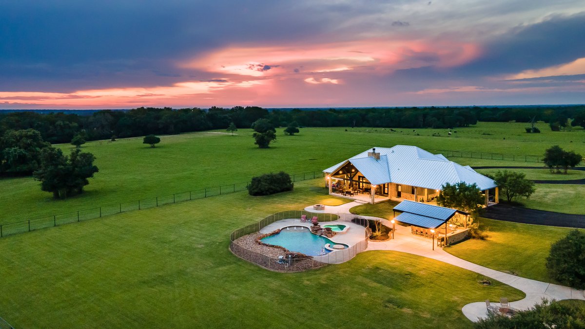 tm5team's tweet photo. Just Listed! 
Farm &amp; Ranch Listing
10285/10291 Ferrill Creek
Bryan, TX
9 bed, 7 full bath, 2 half bath
9,574 sq ft
List Price: $3,999,995.00
Quick Link: https://t.co/UWORJtVsBN
#10285FerrilCreek #RealEstate #TM5Team #Homeforsale #Homeoftheday #JustListed https://t.co/WAqOARXJpr