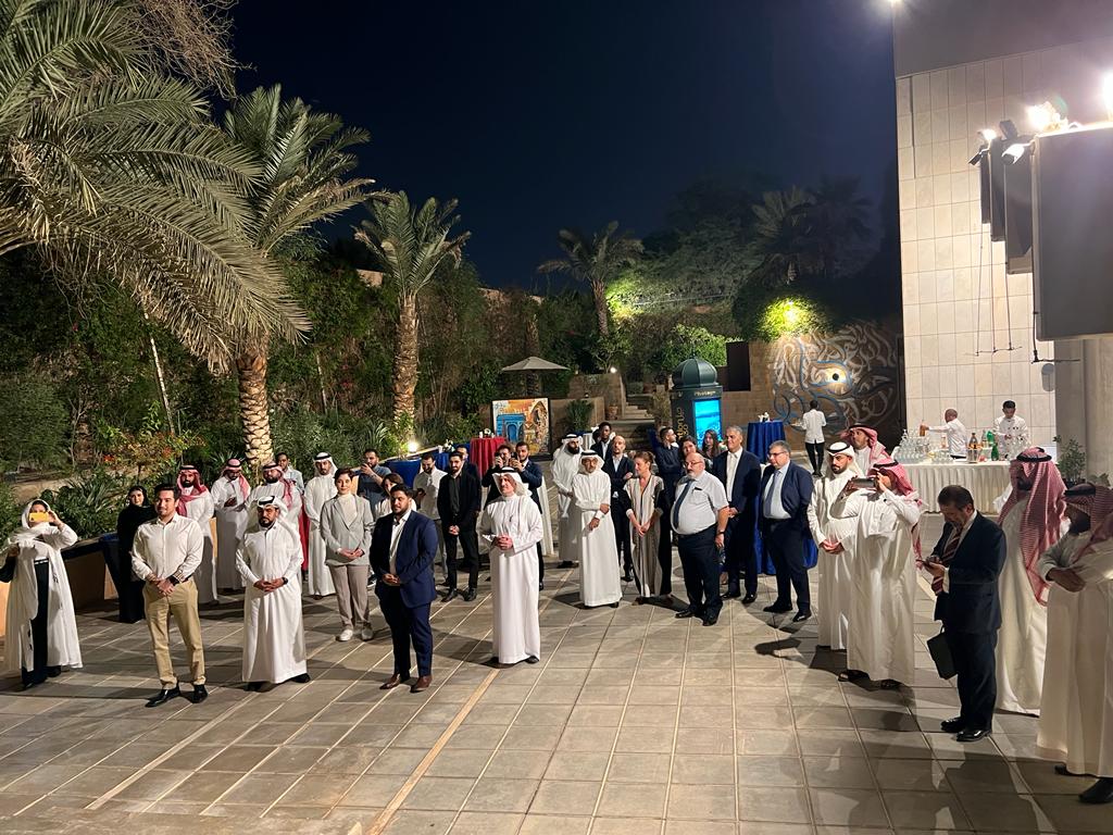 ludovic_pouille's tweet photo. سعدت باستقبال في دار #فرنسا في #الرياض، الأطباء السعوديين الذين سيتوجهون إلى فرنسا خلال الأسابيع المقبلة لمتابعة تخصّصهم، بحضور خرّيجي برنامج التعاون الفرنسي السعودي في مجال #الصحة.
"أنتم سفراء الصداقة الفرنسية-السعودية!"👏
🇸🇦🤝🇲🇫 https://t.co/LzWVwLWveu
