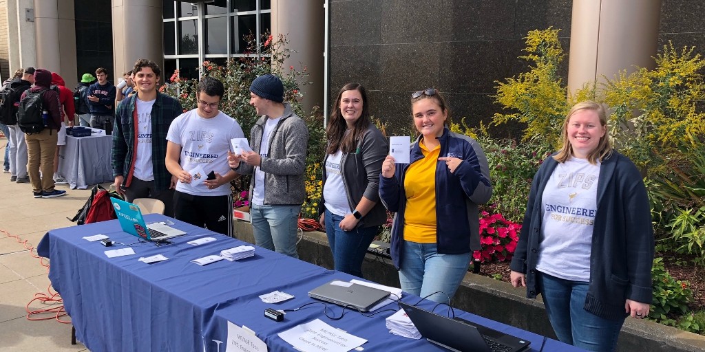 UAkron_Engr's tweet photo. It's fall, y'all 🍁Engineering opportunity fair creates connection for freshmen #GoZips #UAEngineering https://t.co/rg8VpFEvhU https://t.co/x1Cl2o5ayZ
