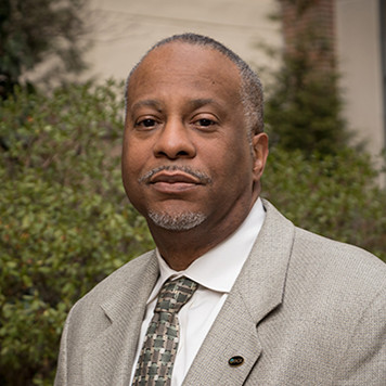 Hats off to <a href="/VirginiaDCR/">Virginia DCR</a>’s own Darryl Glover, for winning the #VNRLI Gerald P. McCarthy Award for Leadership in Environmental Conflict Resolution! #ConservationFarming vnrli.ien.virginia.edu/darryl-glover-0