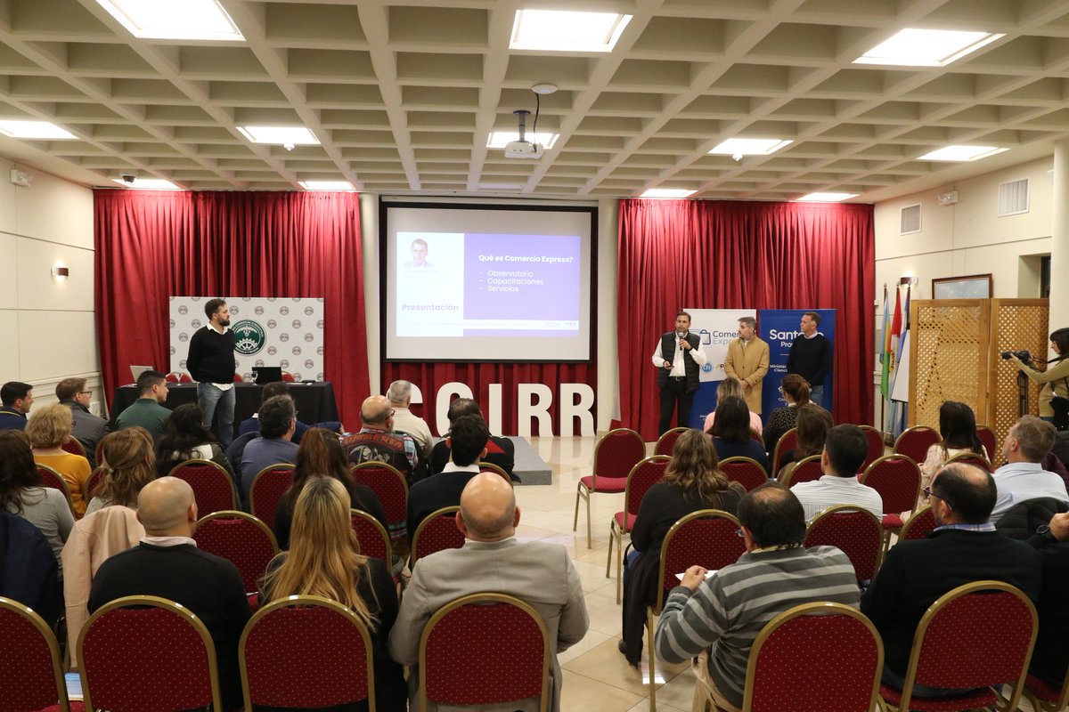 JMAviano's tweet photo. #Ahora en el @CCIRRRafaela con @MuniRafaela realizamos la 2° Sede del Programa #ComercioExpress con el curso básico para venta online
✅75 comercios
✅3 localidades
✅12 rubros
💻Más info sobre este programa del Ministerio de @ProduccionSF ingresar a
🌐https://t.co/GNow90Dkxi https://t.co/IYsVwk2tCc