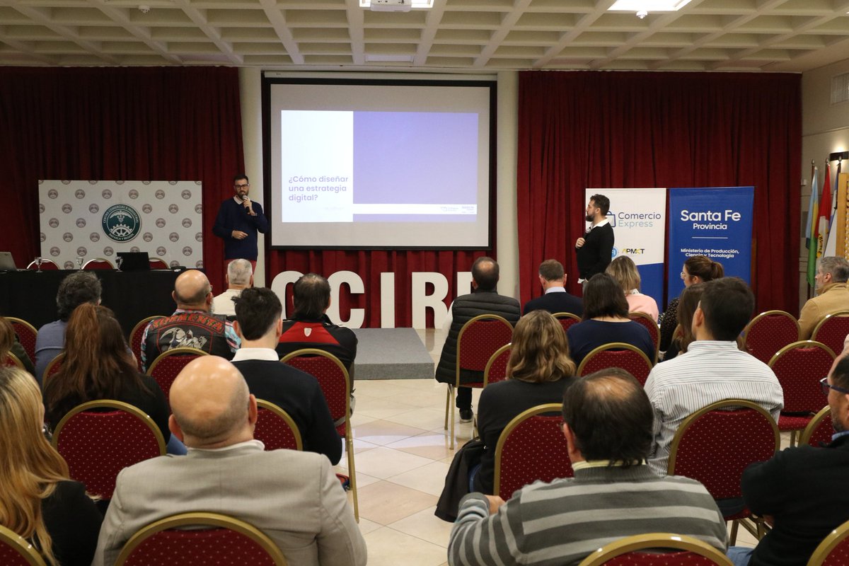 JMAviano's tweet photo. #Ahora en el @CCIRRRafaela con @MuniRafaela realizamos la 2° Sede del Programa #ComercioExpress con el curso básico para venta online
✅75 comercios
✅3 localidades
✅12 rubros
💻Más info sobre este programa del Ministerio de @ProduccionSF ingresar a
🌐https://t.co/GNow90Dkxi https://t.co/IYsVwk2tCc